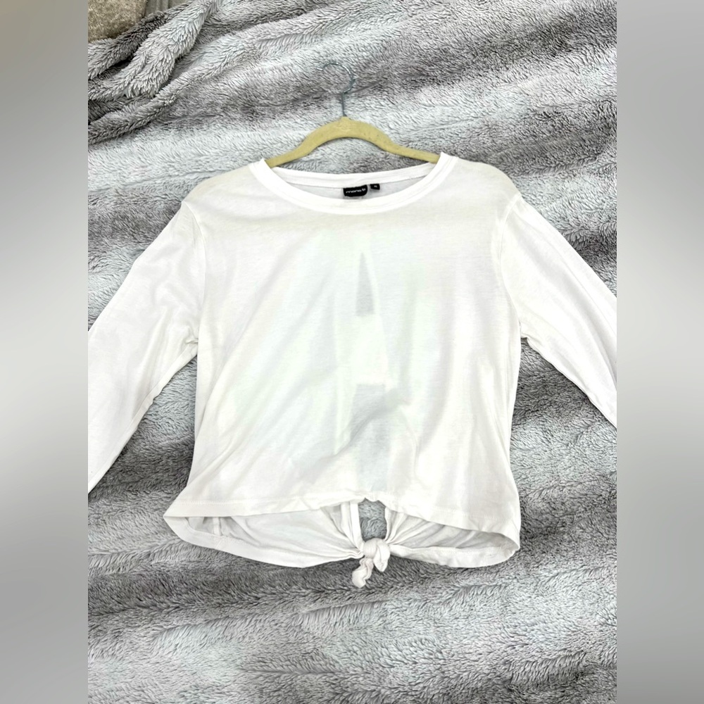 White long sleeve work out tee, size med, mono b